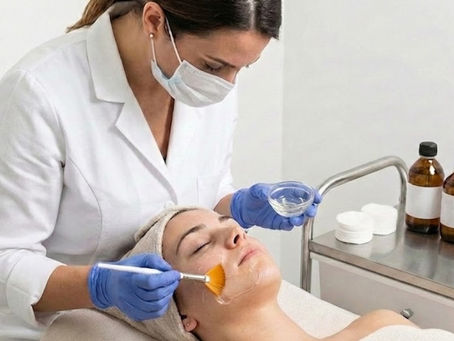 Pulizia Viso per Acne e Brufoli a Asti: Perché quella professionale è diversa (e funziona)