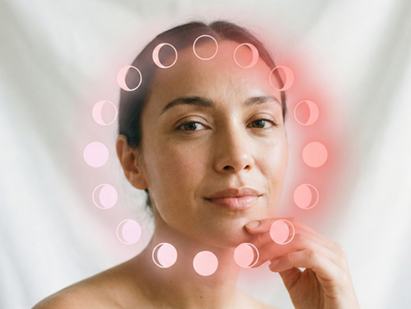 Acne ormonale e ciclo: Perché ti riempi di brufoli prima delle mestruazioni (e come fermarli)