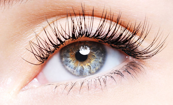 woman-eye-with-curl-false-eyelashes-low-angle-view-min.jpg